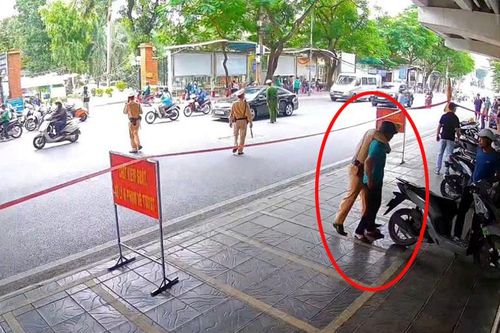 Đối tượng đi mua ma túy 'đụng' tổ Cảnh sát giao thông