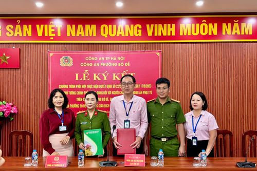 Công an phường Bồ Đề ký kết hỗ trợ tín dụng cho người tái hòa nhập cộng đồng