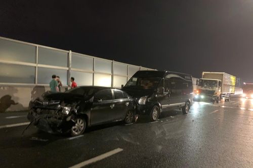 Tìm người chứng kiến vụ tai nạn giao thông liên hoàn trên đường Vành đai 3 trên cao