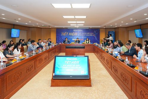 Những khoản tiết kiệm nhỏ bé của người dân tạo nên dòng vốn khổng lồ cho sản xuất, kinh doanh…