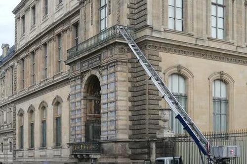 Nghi phạm vụ trộm bảo tàng Louvre thừa nhận hành vi trộm cắp