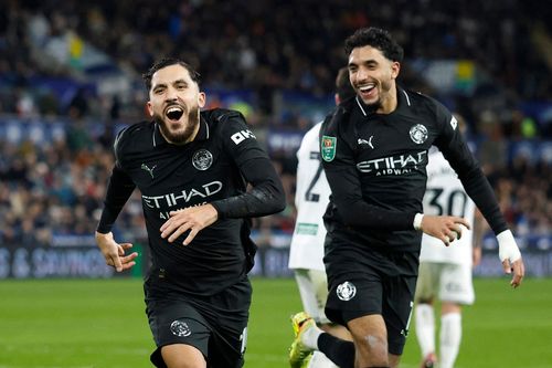 Man City lội ngược dòng ngoạn mục
