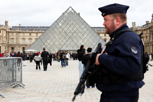Diễn biến mới trong vụ trộm 102 triệu USD ở bảo tàng Louvre