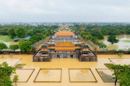 Huế, Đà Nẵng hửng nắng sau chuỗi ngày mưa dầm dề, Hội An vẫn ngập nặng