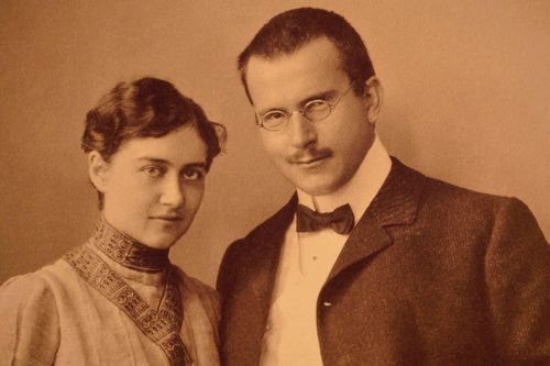 Đời sống tâm thức cân bằng giữa tưởng tượng và thực tại của Carl Jung