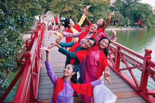 Góc nhìn 365: Gắn kết bằng nhịp múa Việt Nam