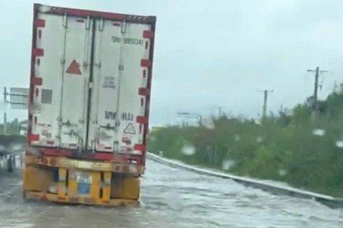 Cao tốc Vĩnh Hảo-Phan Thiết bị ngập nước, tạm cấm lưu thông