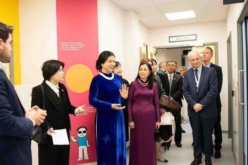 Phu nhân Tổng Bí thư Tô Lâm thăm Bệnh viện Nhi Evelina London
