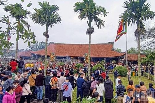 Hàng nghìn du khách đến với Lễ hội chùa Keo mùa thu năm 2025