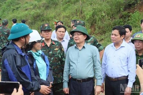Phó Thủ tướng Hồ Quốc Dũng kiểm tra công tác khắc phục hậu quả thiên tai tại Quảng Ngãi