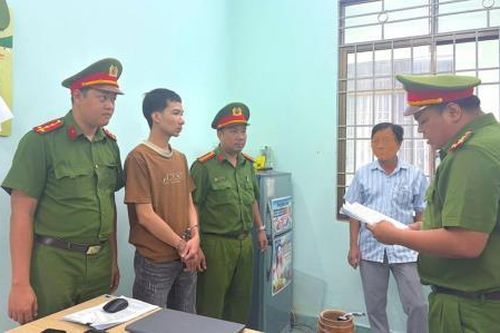 Bị 'con nợ' lừa lấy tiền để cờ bạc