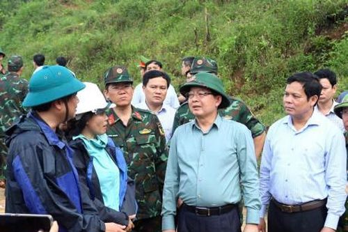Phó Thủ tướng Hồ Quốc Dũng kiểm tra, chỉ đạo khắc phục hậu quả mưa lũ tại Quảng Ngãi