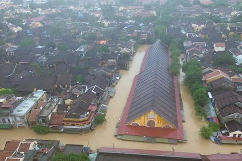 Lũ chồng lũ, khó khăn chồng chất