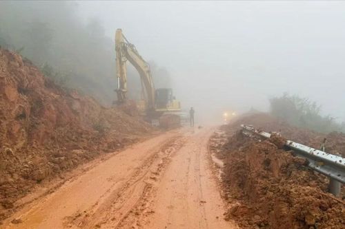 Lâm Đồng: Đèo Đại Ninh đã thông tuyến sau nhiều giờ bị ách tắc do sạt lở