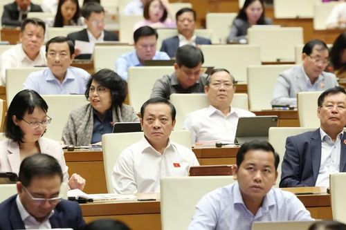 Cần quy định hành vi hành hung nhân viên y tế khi đang làm nhiệm vụ là 'chống người thi hành công vụ'