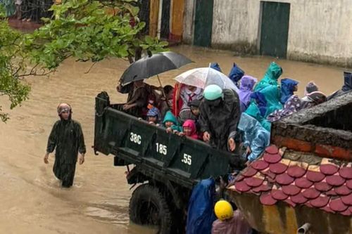 Mưa trắng trời, nước dâng nhanh gây ngập lụt cục bộ ở Hà Tĩnh