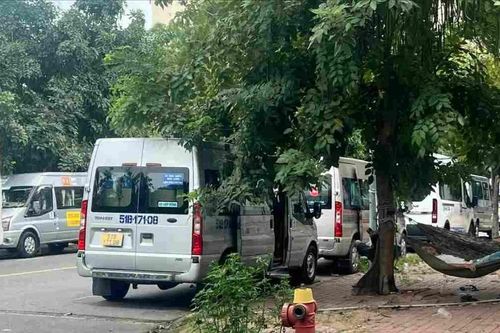 Sau phản ánh của Báo SGGP: Chính quyền xã Bình Hưng ra quân xử lý xe vi phạm tại Khu dân cư 6A