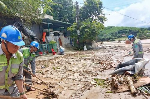 Quảng Ngãi tập trung khắc phục môi trường sau lũ