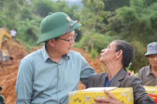 Phó Thủ tướng Hồ Quốc Dũng kiểm tra công tác khắc phục sạt lở ở Quảng Ngãi