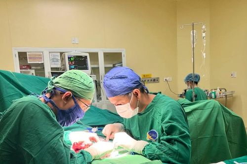 Nối bàn chân đứt lìa cho người đàn ông bị tai nạn máy cắt cỏ