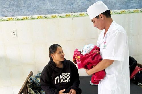 Quân y BĐBP hỗ trợ thành công sản phụ sinh con trong mưa lũ
