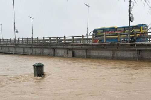 Phương tiện được lưu thông trở lại qua cầu Châu Ổ trên Quốc lộ 1