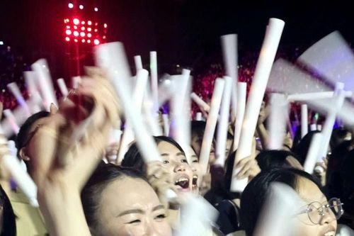 Biển người vỡ òa cảm xúc: Hạ Long Concert 2025 thắp sáng hào khí Di sản