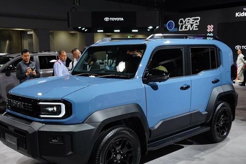 Ảnh thực tế Toyota Land Cruiser cỡ nhỏ
