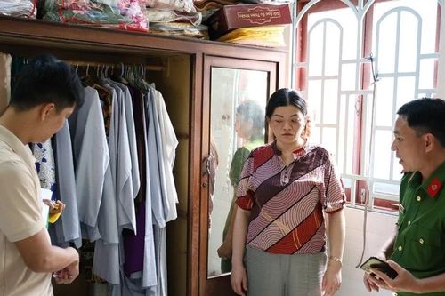 Cháu dâu giúp dọn nhà rồi trộm 10 cây vàng và 500 triệu của cô chồng
