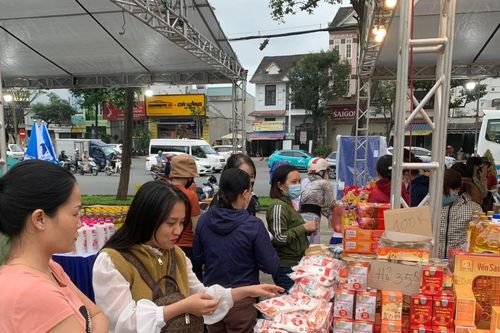 Công đoàn Việt Nam mang Tết đủ đầy đến với hàng trăm nghìn người lao động