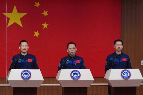 Trung Quốc sắp đưa 3 phi hành gia cùng bầy chuột lên trạm vũ trụ