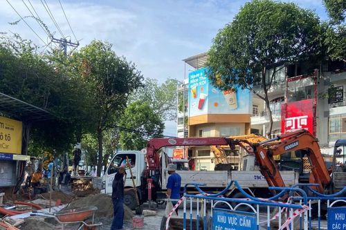 Đường trung tâm Nha Trang chỉ dài một km nhưng thi công mãi chưa xong