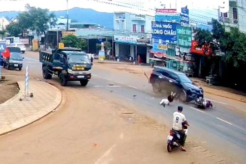 Ô tô tông mạnh khiến người phụ nữ tử vong trên Quốc lộ 14