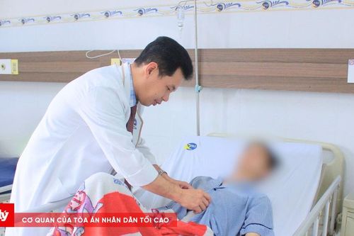 Chàng trai 17 tuổi thủng ổ loét môn vị tá tràng vì thói quen xấu