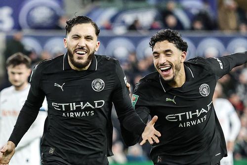 Pep cất Haaland, Man City ngược dòng thắng lợi