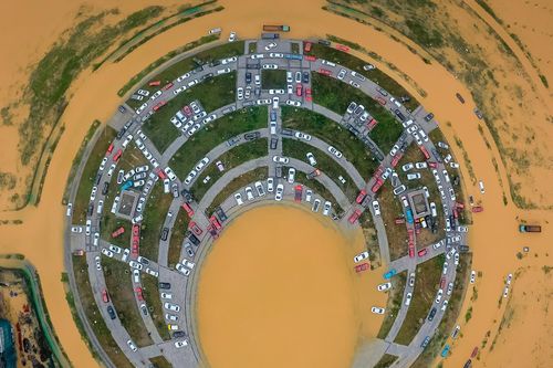 Cảnh tượng 'xứ Huế thơ mộng' giữa bốn bề biển nước nhìn từ trên cao