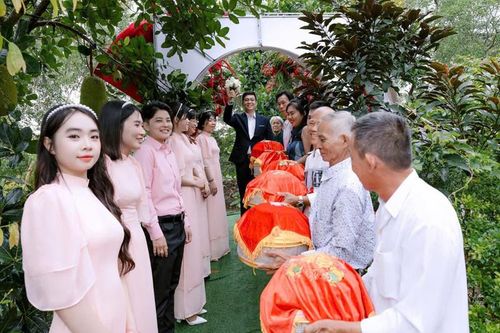 Tiết lộ thú vị về dàn bô lão bê tráp gây 'sốt' mạng ở Đồng Tháp