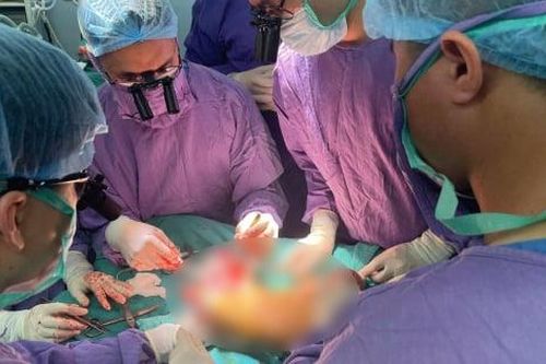 Bị đứt lìa chân sau tai nạn giao thông với xe phân khối lớn, nữ sinh 19 tuổi được nối lại thành công