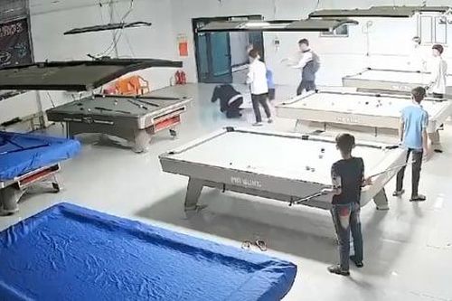 Nghệ An: Nam sinh lớp 10 bị đánh hội đồng tại quán bida, phải phẫu thuật sọ não
