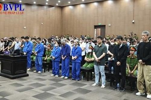 Xét xử 141 bị cáo trong vụ án Đánh bạc và Tổ chức đánh bạc : Quản lý sòng bạc hưởng lương 100 triệu đồng/tháng