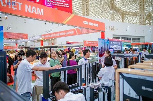 Công nghệ xanh và cửa thông minh 'lên ngôi' tại VNDA EXPO 2025