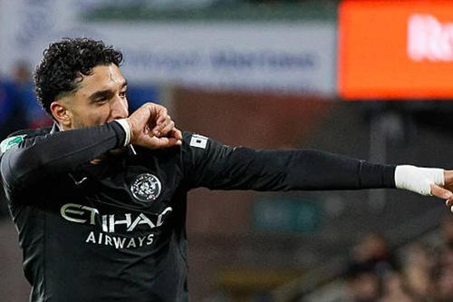Marmoush ghi bàn, Man City ngược dòng 3-1 tại Carabao Cup