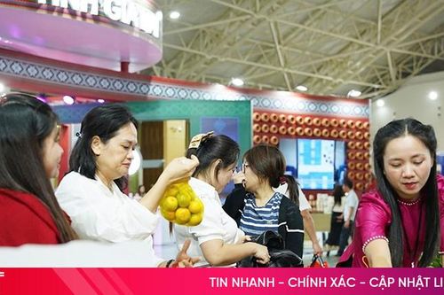 Nhiều đặc sản Hà Tĩnh 'cháy hàng' tại Hội chợ mùa Thu