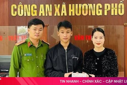 2 học sinh nhặt được iPhone 14 trả lại người đánh rơi