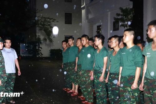 Lệnh xuyên đêm: Lực lượng vũ trang Đà Nẵng lao vào điểm ngập, cứu dân từng phút