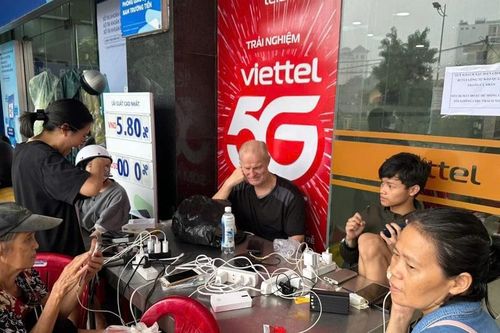 Nhà mạng nỗ lực giữ 'mạch sóng' trong cơn lũ dữ tại Huế, Đà Nẵng
