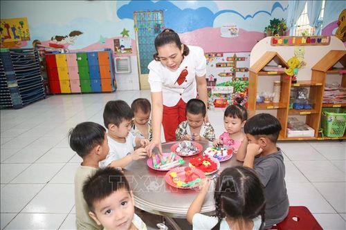 Cần nâng chuẩn trình độ đào tạo đối với giáo viên mầm non