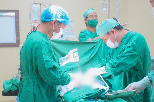 Cảnh báo trẻ nhập viện vì thủng tạng rỗng do thức khuya, ăn uống thất thường