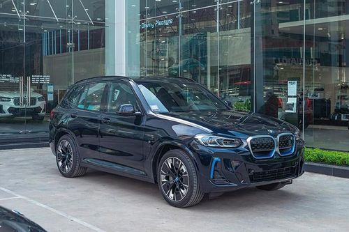 BMW iX3 giảm 'sốc' hơn 1 tỷ đồng tại đại lý