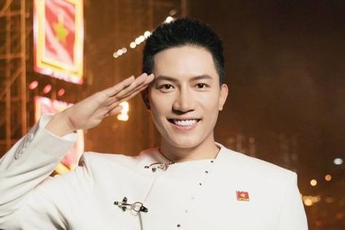 Anh Tú 'Voi Bản Đôn': Nam ca sĩ đẹp trai giọng ngọt, đắt show nhờ thực lực